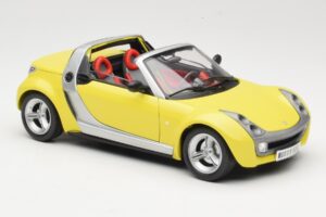 Smart Roadster 452 Yellow Bburago 1:18 34099-M2 Diecast — photo 6 of 8