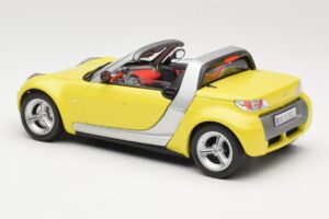 Smart Roadster 452 Yellow Bburago 1:18 34099-M2 Diecast — photo 7 of 8