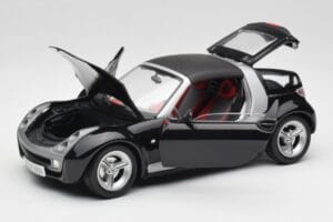 Smart Roadster Dark Blue Bburago 1:18 34917 Diecast — photo 2 of 8