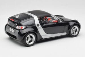 Smart Roadster Dark Blue Bburago 1:18 34917 Diecast — photo 3 of 8