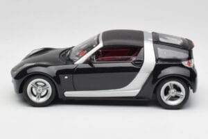 Smart Roadster Dark Blue Bburago 1:18 34917 Diecast — photo 4 of 8