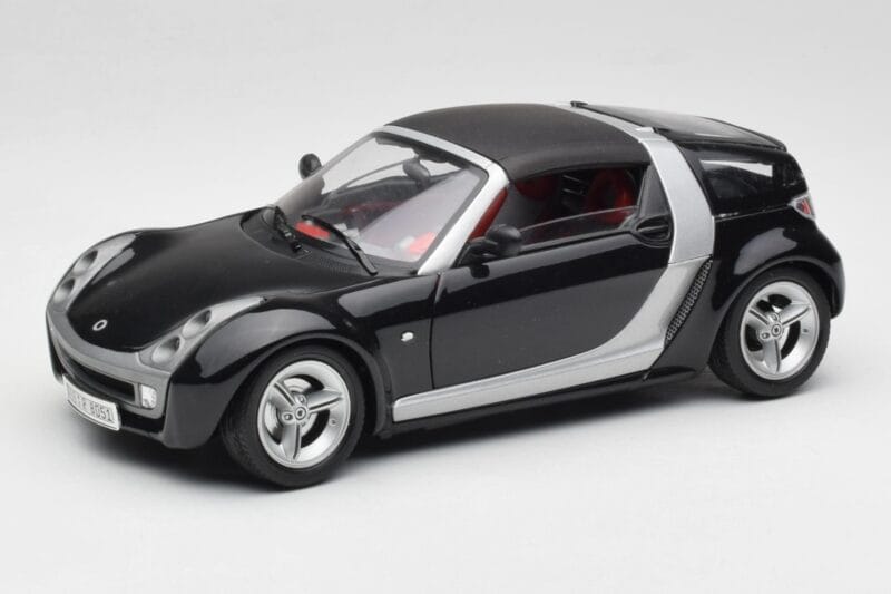Smart Roadster Dark Blue Bburago 1:18 34917 Diecast