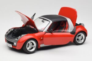Smart Roadster Red Bburago 1:18 34099 Diecast — photo 2 of 8