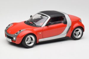 Smart Roadster Red Bburago 1:18 34099 Diecast