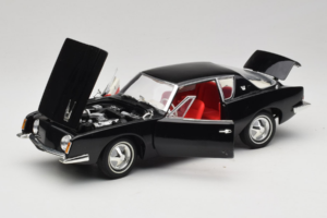 Studebaker Avanti Black Signature Models 1:18 STUDEBAKER001 Diecast — photo 2 of 8