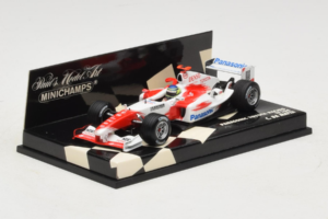 Toyota TF104 Panasonic #16 C. da Matta Panasonic Toyota Racing 2004 Minichamps 1:43 400040016 Diecast — photo 2 of 5