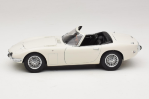 Toyota 2000 GT Cabriolet White James Bond Collection AUTOart 1:18 78731 Diecast — photo 4 of 8
