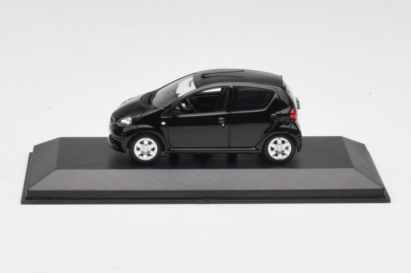 Toyota Aygo AB10 Black Minichamps 1:43 400166401 Diecast