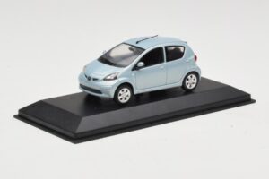 Toyota Aygo Light Blue Metallic Minichamps 1:43 TOYOTA012 Diecast — photo 2 of 4