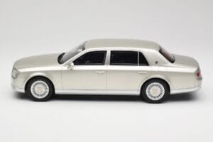 Toyota Century Silver Metallic Kyosho 1:18 KSR18036S Diecast — photo 3 of 6