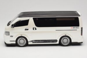Toyota Hiace Super GL Pearl White Otto 1:18 OT1136 Resin — photo 3 of 6