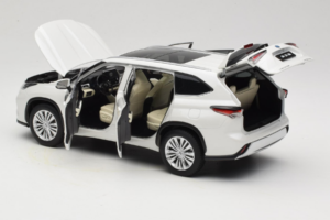 Toyota Highlander XU70 White OEM 1:18 26071-2011 Diecast — photo 5 of 8