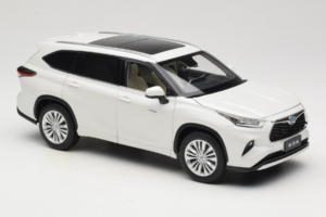 Toyota Highlander XU70 White OEM 1:18 26071-2011 Diecast — photo 6 of 8