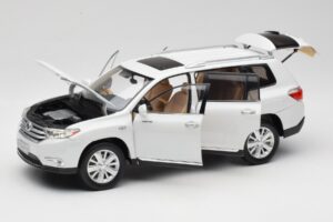 Toyota Highlander XU40 White Paudi Model 1:18 2043612-W1 Diecast — photo 2 of 8