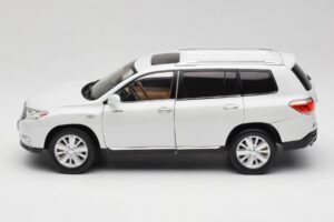 Toyota Highlander XU40 White Paudi Model 1:18 2043612-W1 Diecast — photo 4 of 8