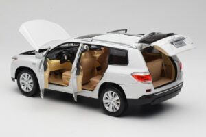 Toyota Highlander XU40 White Paudi Model 1:18 2043612-W1 Diecast — photo 5 of 8