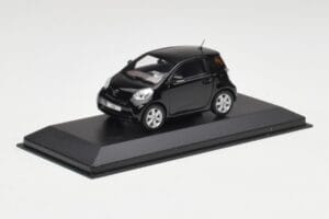 Toyota iQ Black Mica Minichamps 1:43 403166803 Diecast — photo 2 of 4