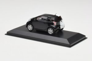 Toyota iQ Black & White Geneva Motor Show 2009 Minichamps 1:43 400166801 Diecast — photo 3 of 4