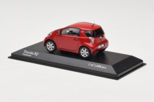 Toyota iQ Red Minichamps 1:43 400166800 Diecast — photo 3 of 4