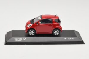 Toyota iQ Red Minichamps 1:43 400166800 Diecast