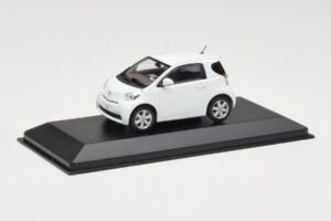 Toyota iQ White Minichamps 1:43 TOYOTA009 Diecast — photo 2 of 4