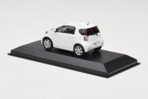 Toyota iQ White Minichamps 1:43 TOYOTA009 Diecast — photo 3 of 4