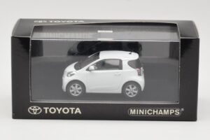 Toyota iQ White Minichamps 1:43 TOYOTA009 Diecast — photo 4 of 4