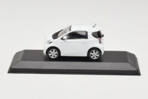 Toyota iQ White Minichamps 1:43 TOYOTA009 Diecast