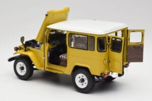 Toyota Land Cruiser FJ40 Mustard Yellow Kyosho 1:18 08971Y Diecast — photo 5 of 8