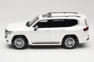 Toyota Land Cruiser J300 ZX White LCD 1:18 LCD18013-ZX-WH Diecast — photo 4 of 8