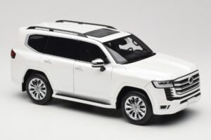 Toyota Land Cruiser J300 ZX White LCD 1:18 LCD18013-ZX-WH Diecast — photo 6 of 8