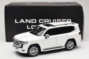 Toyota Land Cruiser J300 ZX White LCD 1:18 LCD18013-ZX-WH Diecast — photo 8 of 8