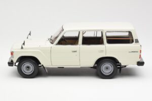 Toyota Land Cruiser J60 White Kyosho 1:18 08956W Diecast — photo 4 of 8