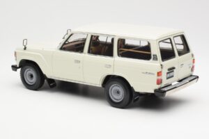Toyota Land Cruiser J60 White Kyosho 1:18 08956W Diecast — photo 7 of 8
