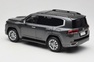 Toyota Land Cruiser LC300 ZX Grey LCD 1:18 LCD18013-ZX-GR Diecast — photo 7 of 8