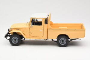 Toyota Land Cruiser Pickup Beige Kyosho 1:18 08958BE Diecast — photo 4 of 8