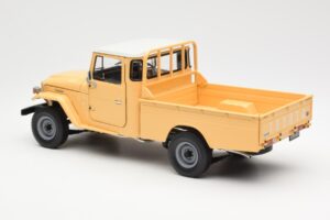 Toyota Land Cruiser Pickup Beige Kyosho 1:18 08958BE Diecast — photo 7 of 8