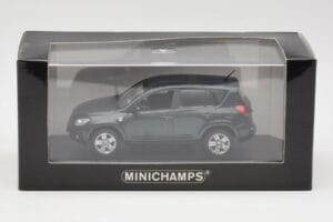 Toyota RAV4 XA20 Green Minichamps 1:43 TOYOTA008 Diecast — photo 4 of 4