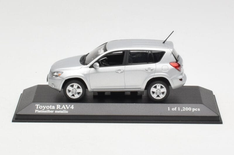 Toyota RAV4 XA30 Silver Minichamps 1:43 400166570 Diecast