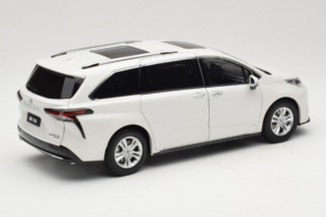 Toyota Sienna XL30 White OEM 1:18 TOYOTA013 Diecast — photo 3 of 8