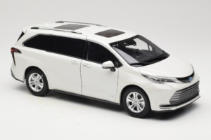 Toyota Sienna XL30 White OEM 1:18 TOYOTA013 Diecast — photo 6 of 8