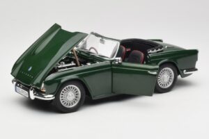 Triumph TR4 British Racing Green Revell 1:18 08827-T1 Diecast — photo 2 of 8