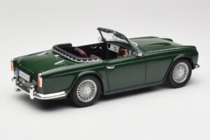 Triumph TR4 British Racing Green Revell 1:18 08827-T1 Diecast — photo 3 of 8
