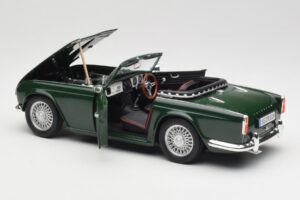 Triumph TR4 British Racing Green Revell 1:18 08827-T1 Diecast — photo 5 of 8