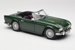Triumph TR4 British Racing Green Revell 1:18 08827-T1 Diecast — photo 6 of 8