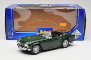 Triumph TR4 British Racing Green Revell 1:18 08827-T1 Diecast — photo 8 of 8