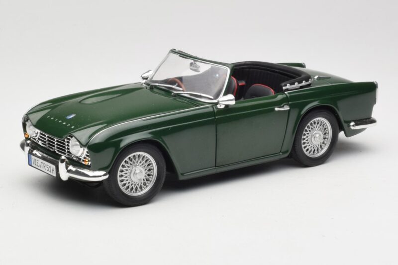 Triumph TR4 British Racing Green Revell 1:18 08827-T1 Diecast