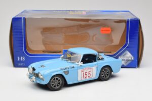 Triumph TR4 Rally Car Revell 1:18 8773 Diecast — photo 8 of 8