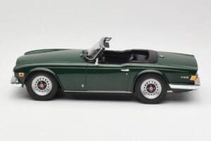 Triumph TR6 PI Dark Green Minichamps 1:18 155132030 Diecast — photo 3 of 6