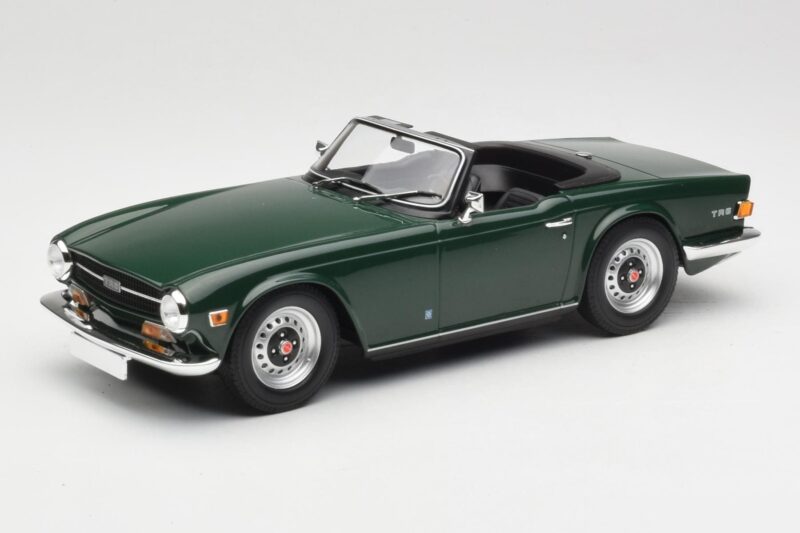Triumph TR6 PI Dark Green Minichamps 1:18 155132030 Diecast